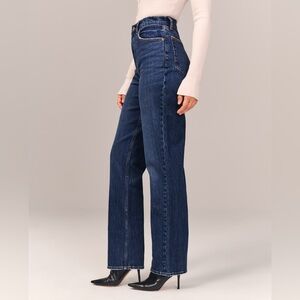 Abercrombie Curve Love Ultra High Rise 90s Straight Jean